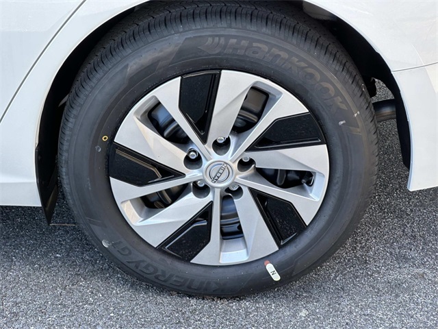 Vehicle image 6 of 18