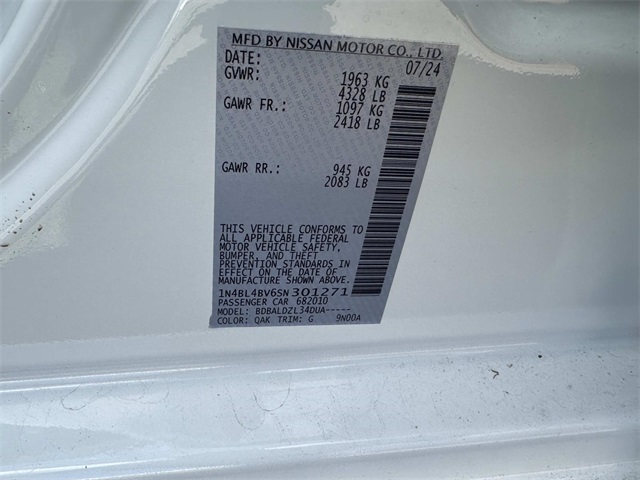 Vehicle image 15 of 18