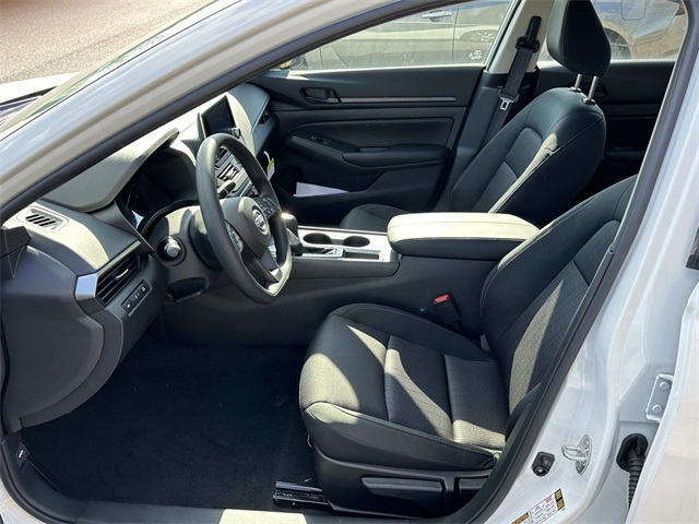 Vehicle image 9 of 18
