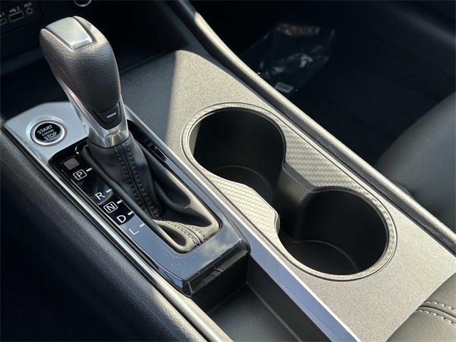 Vehicle image 13 of 18