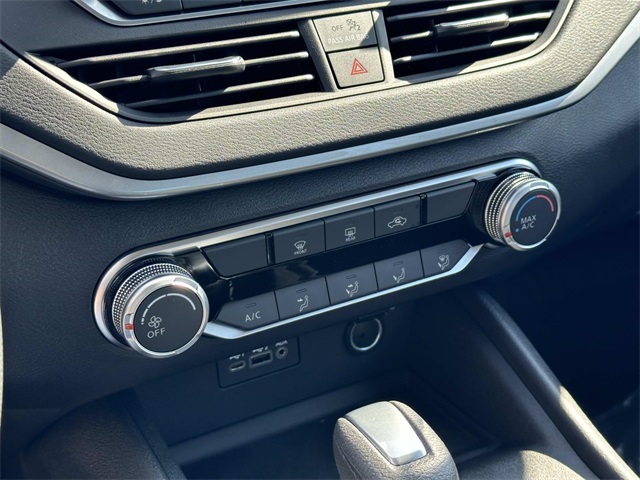 Vehicle image 17 of 18