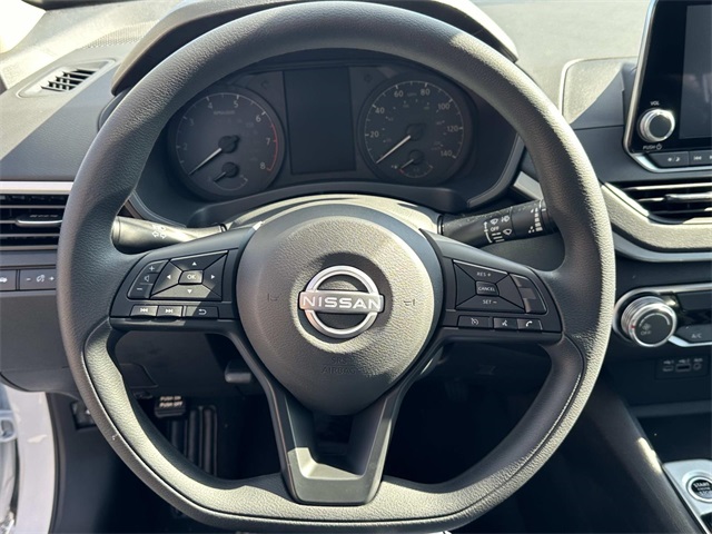 Vehicle image 16 of 18
