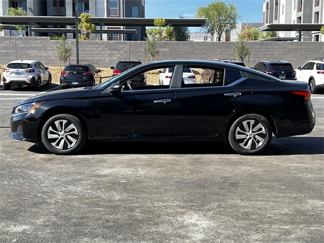 Vehicle image 8 of 28