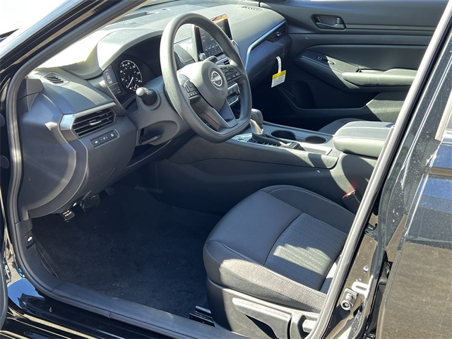 Vehicle image 11 of 28