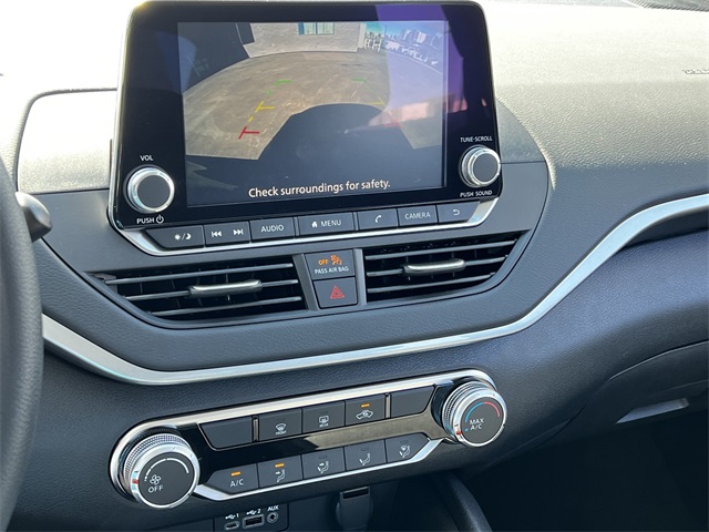 Vehicle image 18 of 28