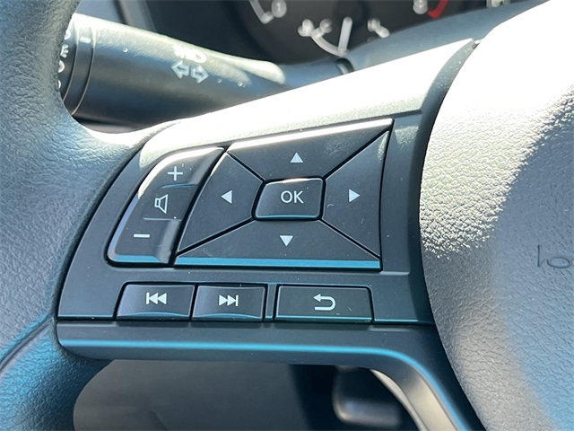 Vehicle image 13 of 28