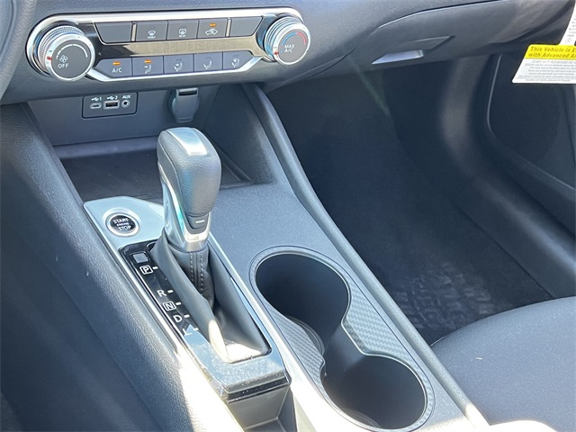 Vehicle image 17 of 28