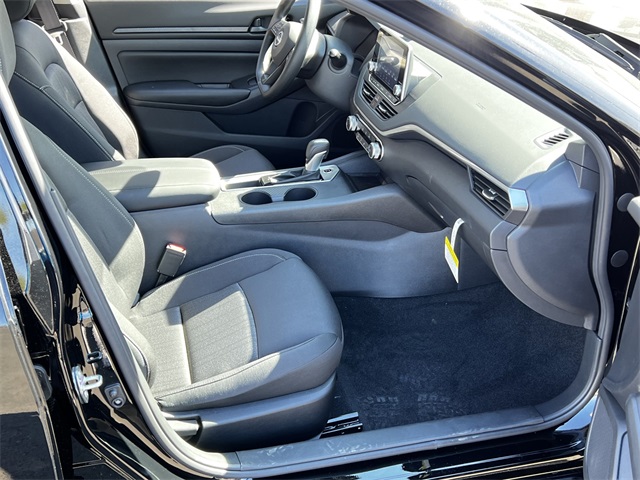 Vehicle image 24 of 28