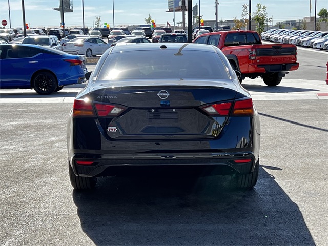 Vehicle image 6 of 28