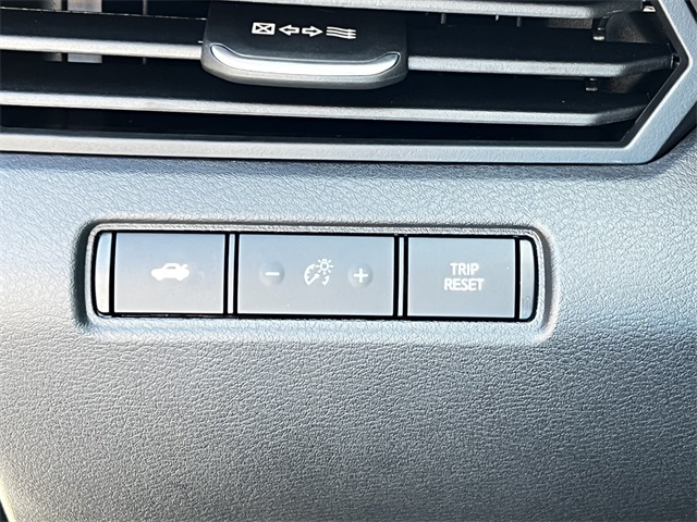 Vehicle image 12 of 28