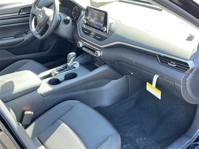 Vehicle image 25 of 28