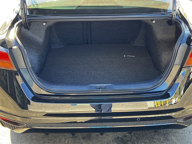 Vehicle image 9 of 28