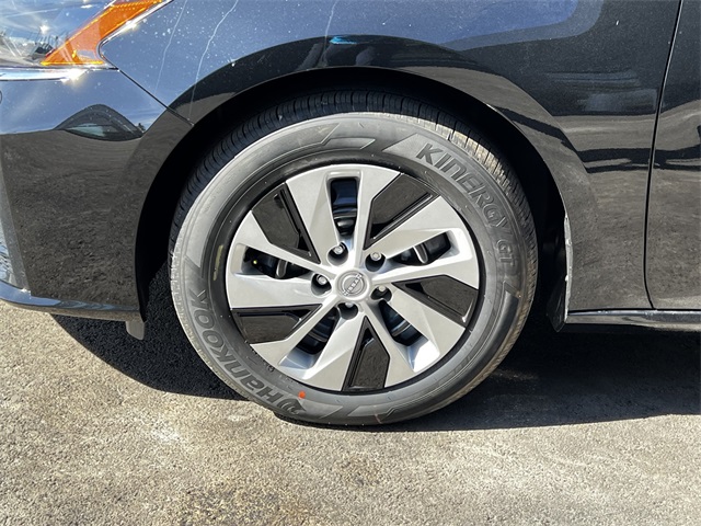 Vehicle image 27 of 28