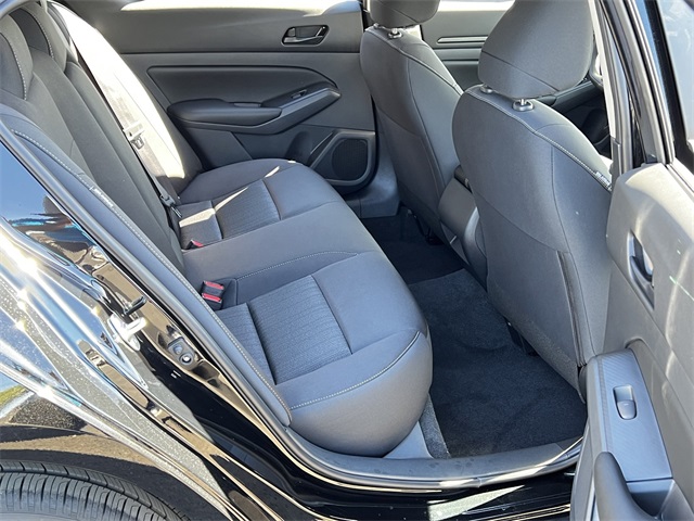 Vehicle image 23 of 28