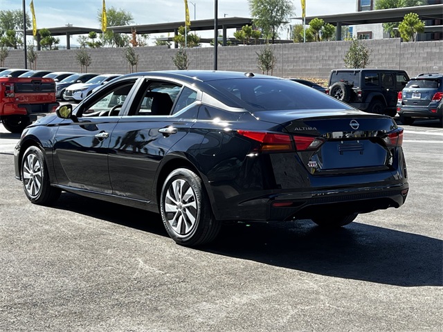 Vehicle image 7 of 28