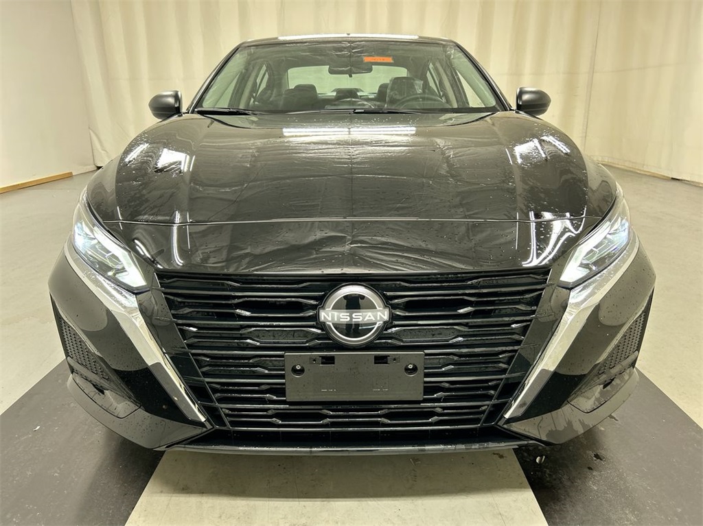 Vehicle image 2 of 23