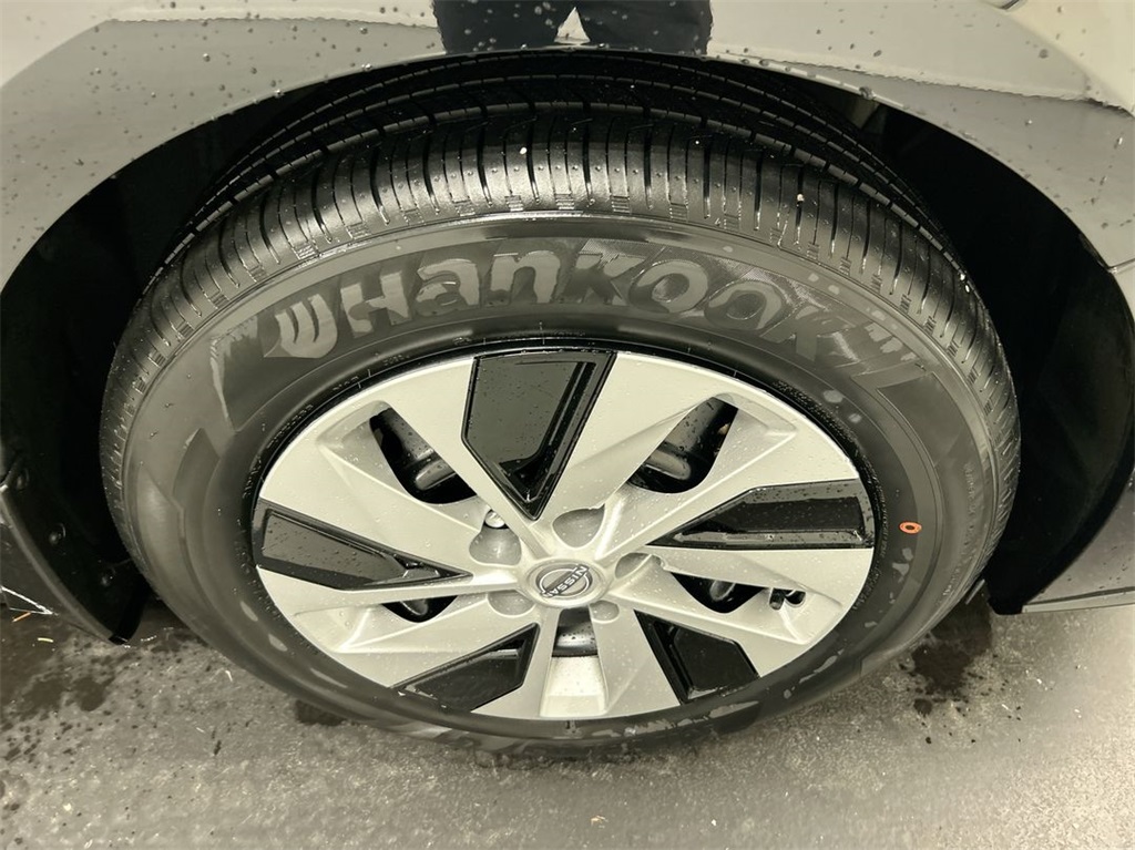 Vehicle image 7 of 23