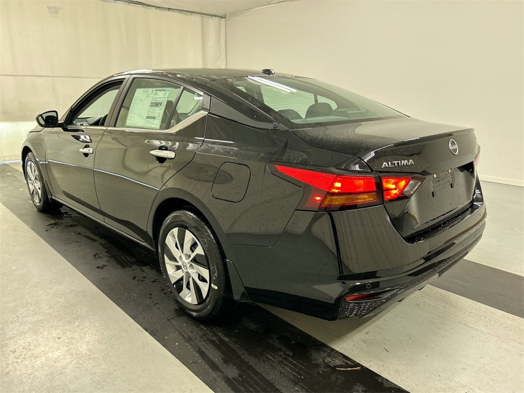 Vehicle image 5 of 23