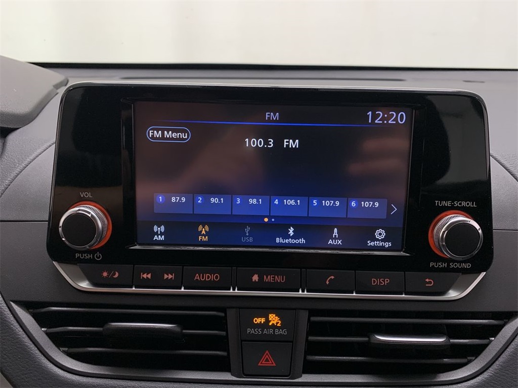 Vehicle image 17 of 23