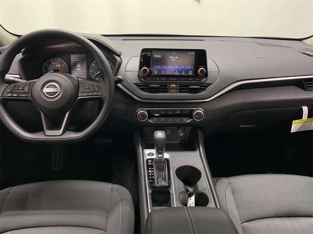 Vehicle image 21 of 23