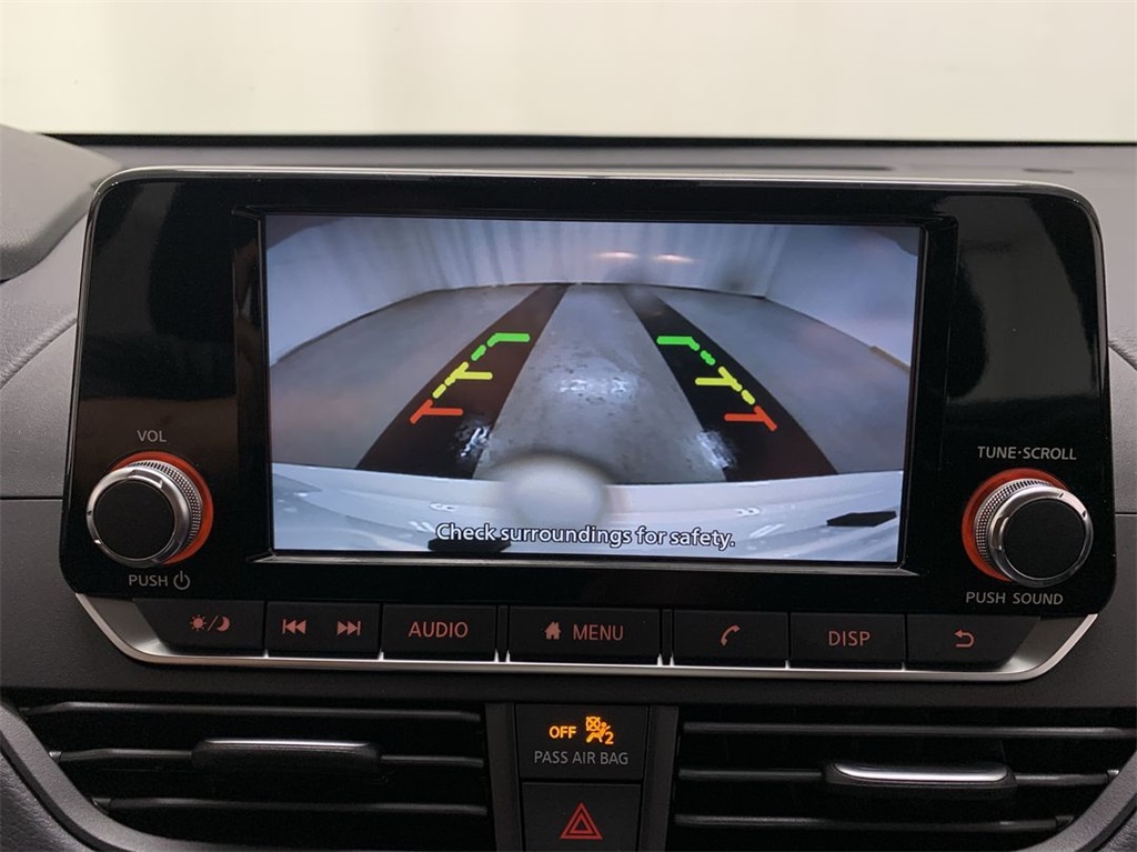 Vehicle image 18 of 23