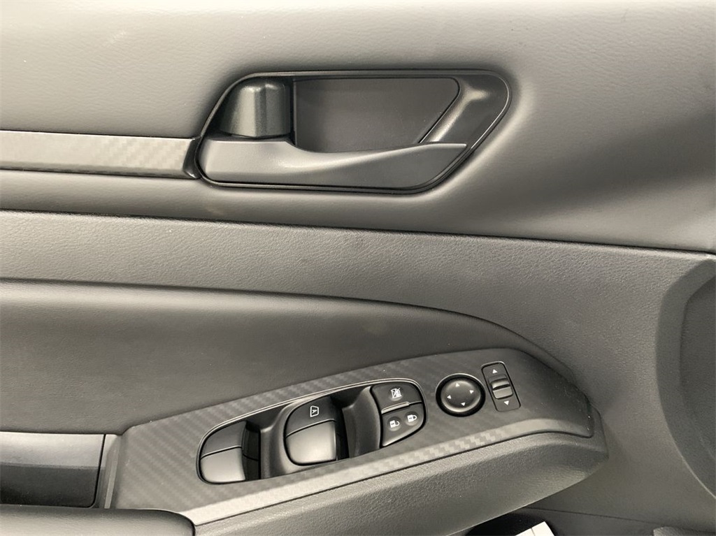 Vehicle image 14 of 23