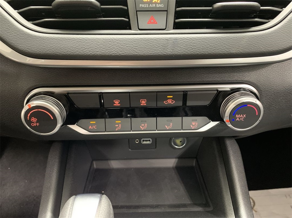 Vehicle image 19 of 23