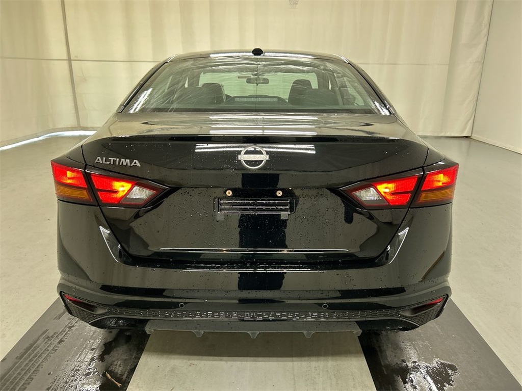 Vehicle image 8 of 23