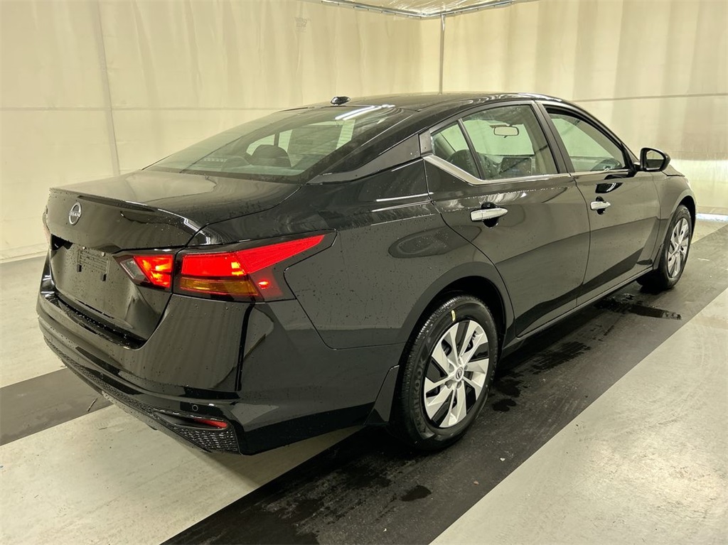 Vehicle image 4 of 23