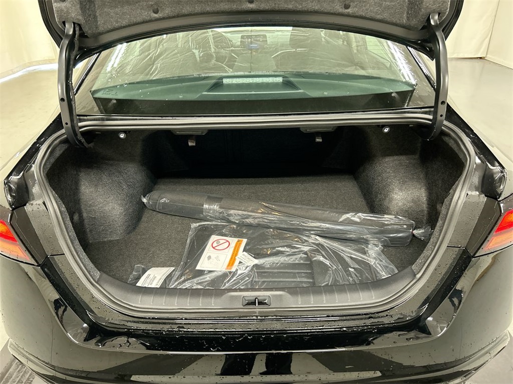 Vehicle image 9 of 23