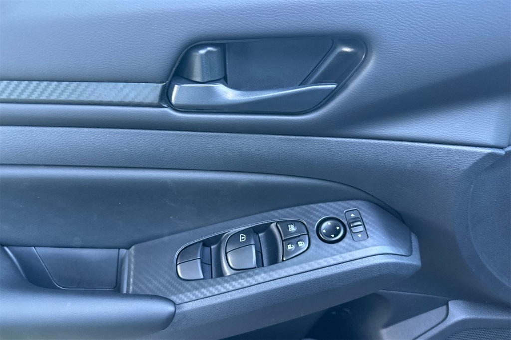 Vehicle image 9 of 25