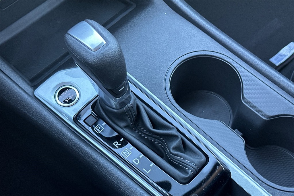 Vehicle image 17 of 25