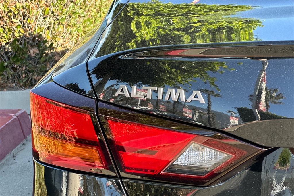 Vehicle image 20 of 25