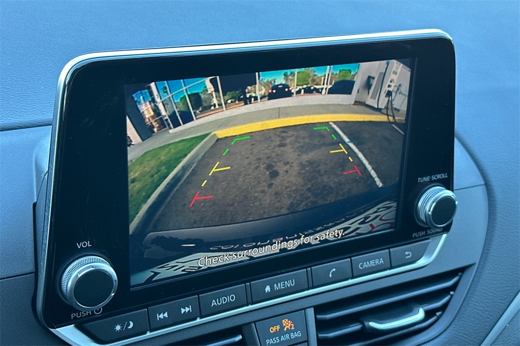 Vehicle image 15 of 25