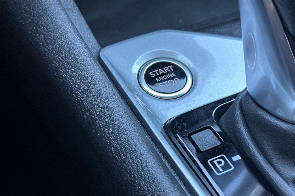 Vehicle image 18 of 25