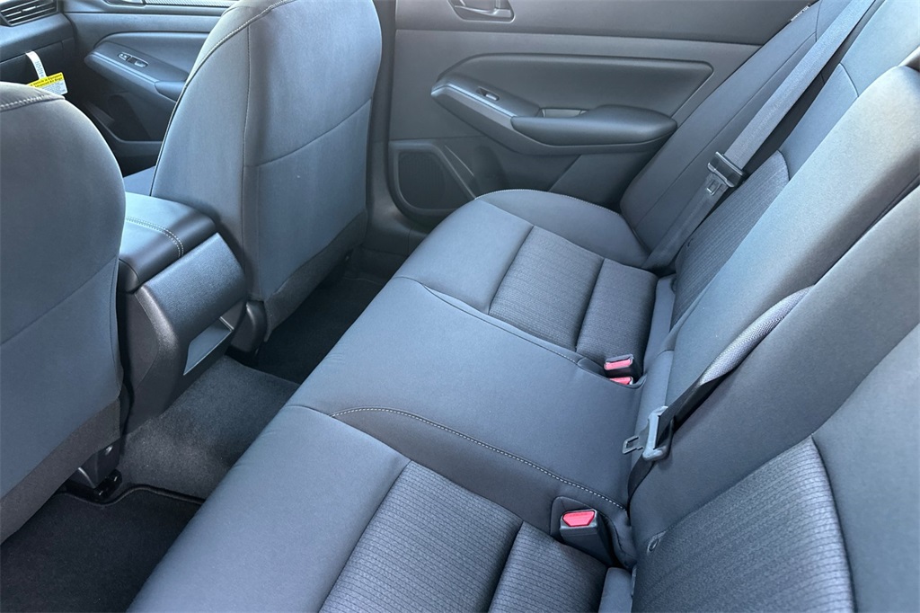 Vehicle image 10 of 25