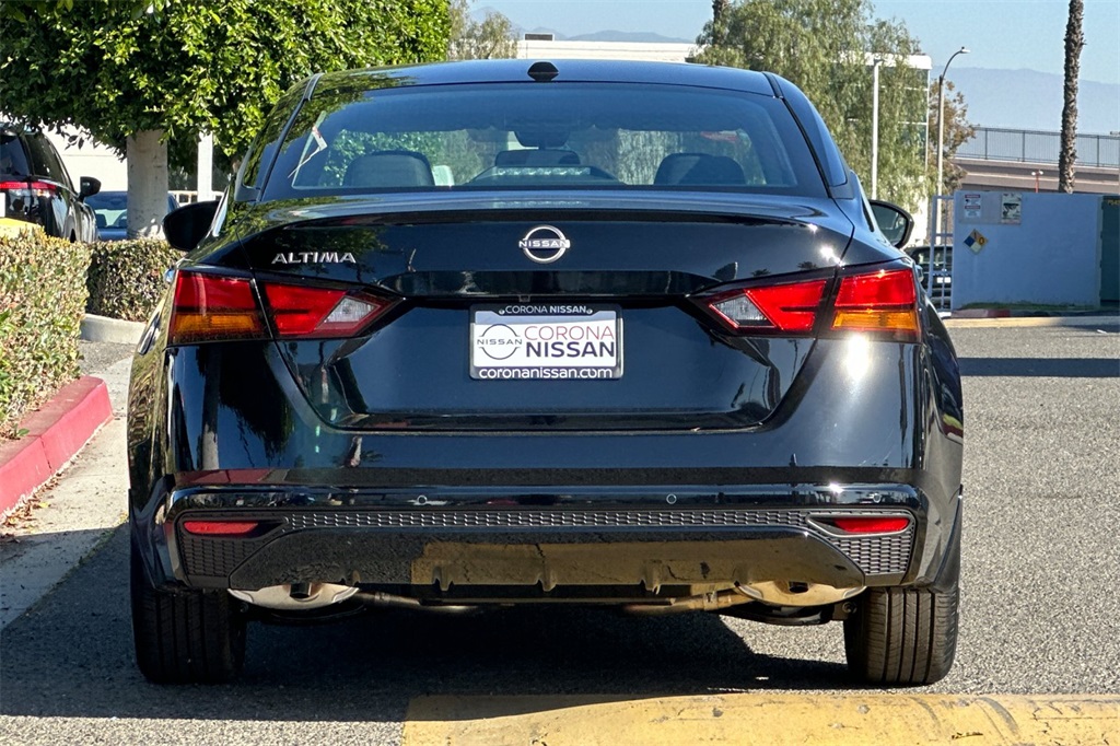 Vehicle image 6 of 25