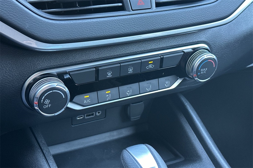 Vehicle image 16 of 25