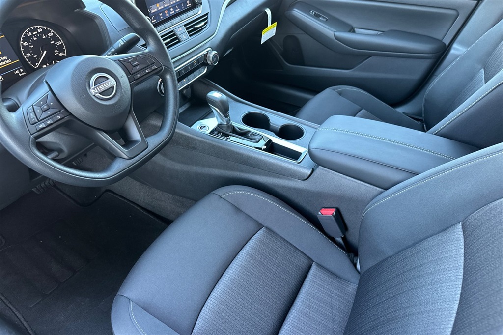 Vehicle image 8 of 25