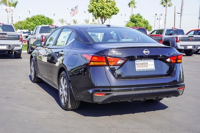 2025 Nissan Altima S Image 6 of 30