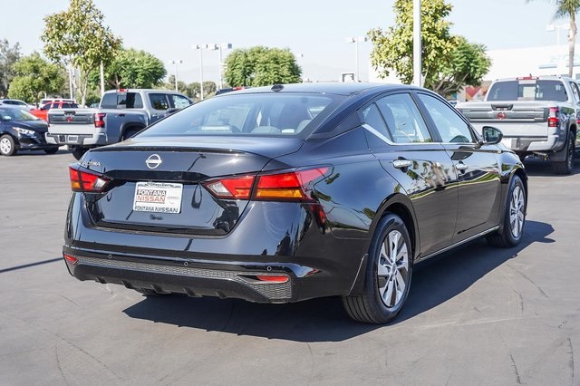 2025 Nissan Altima S Image 4 of 30
