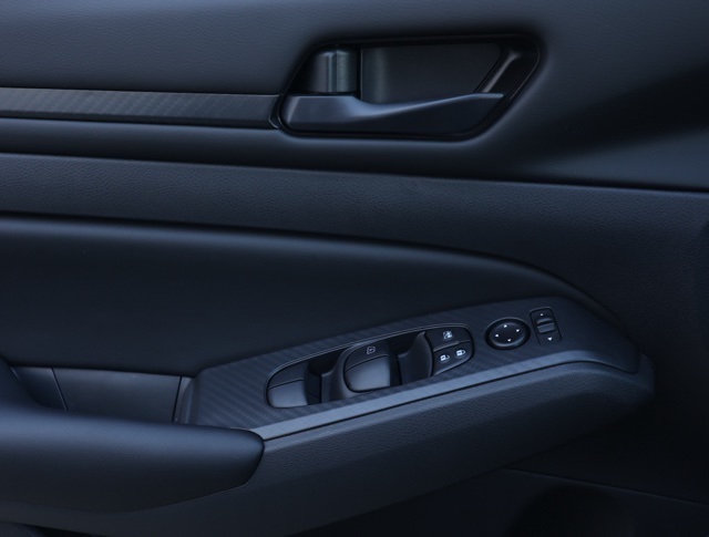 Vehicle image 23 of 30
