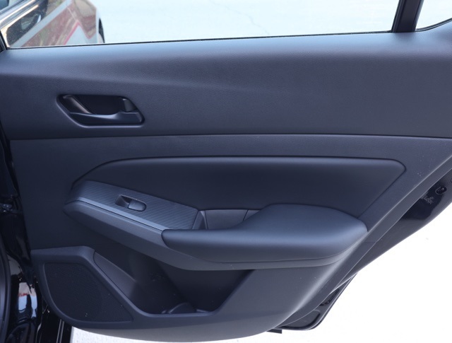 Vehicle image 18 of 30