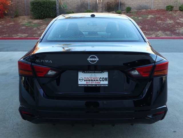 Vehicle image 8 of 30