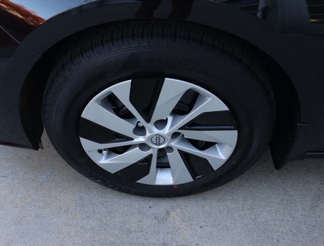Vehicle image 11 of 30