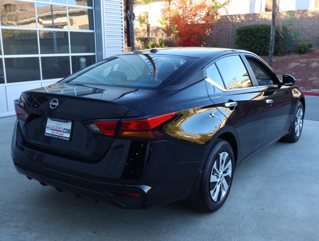 Vehicle image 6 of 30