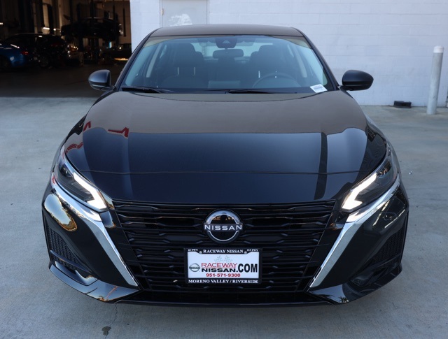 Vehicle image 2 of 30