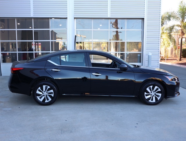 Vehicle image 5 of 30