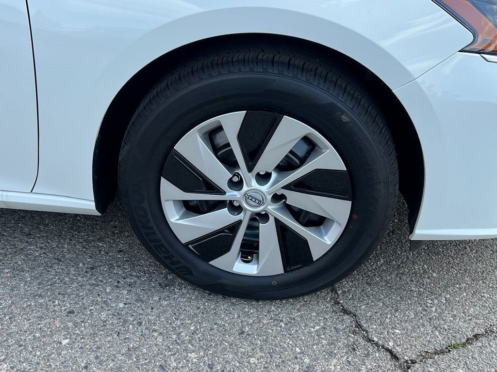 2025 Nissan Altima S Image 10 of 30