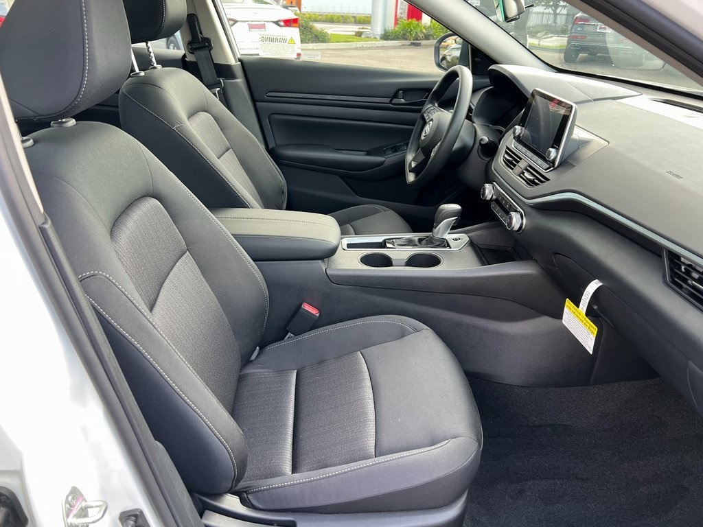 2025 Nissan Altima S Image 13 of 30
